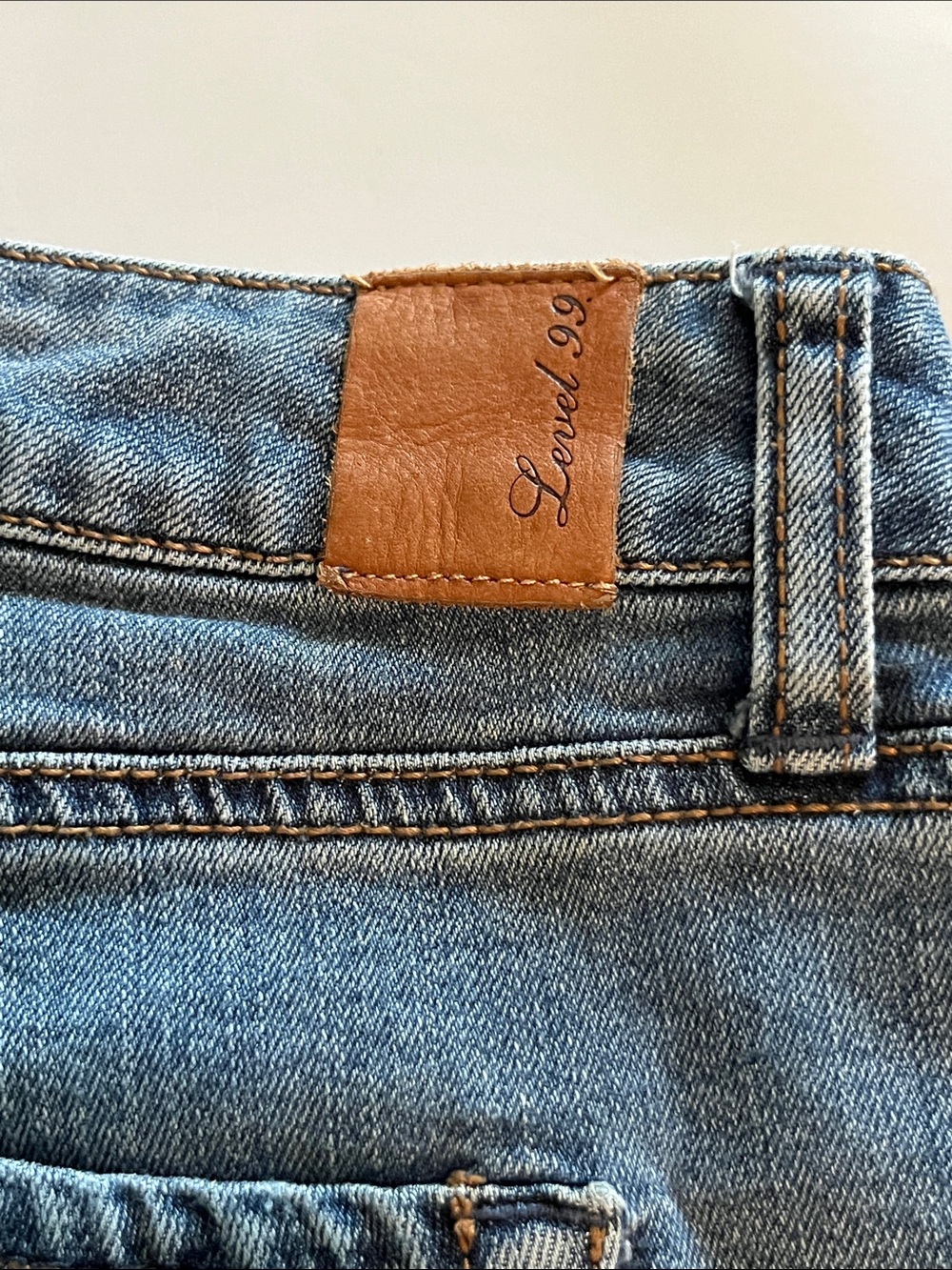 Level 99 Mid Rise Shorts Size 29 - Picture 13 of 16
